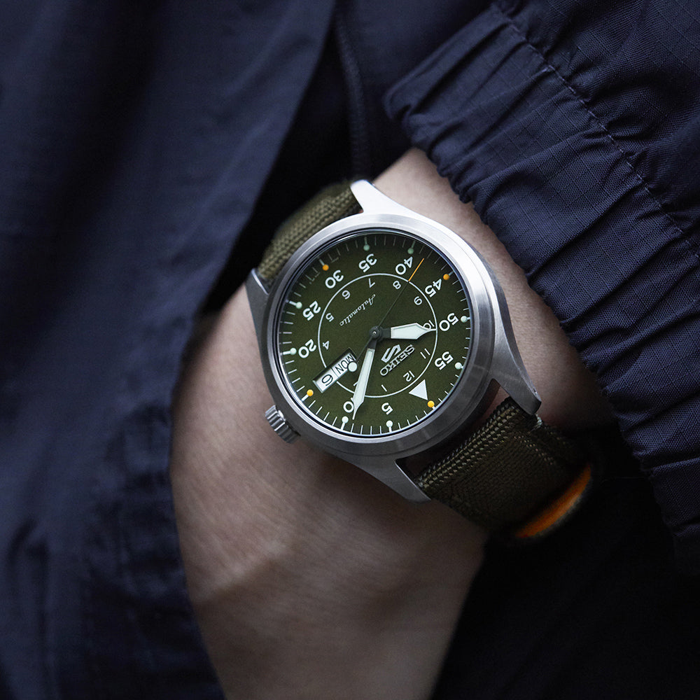 Seiko SRPH29K1 product angle 2